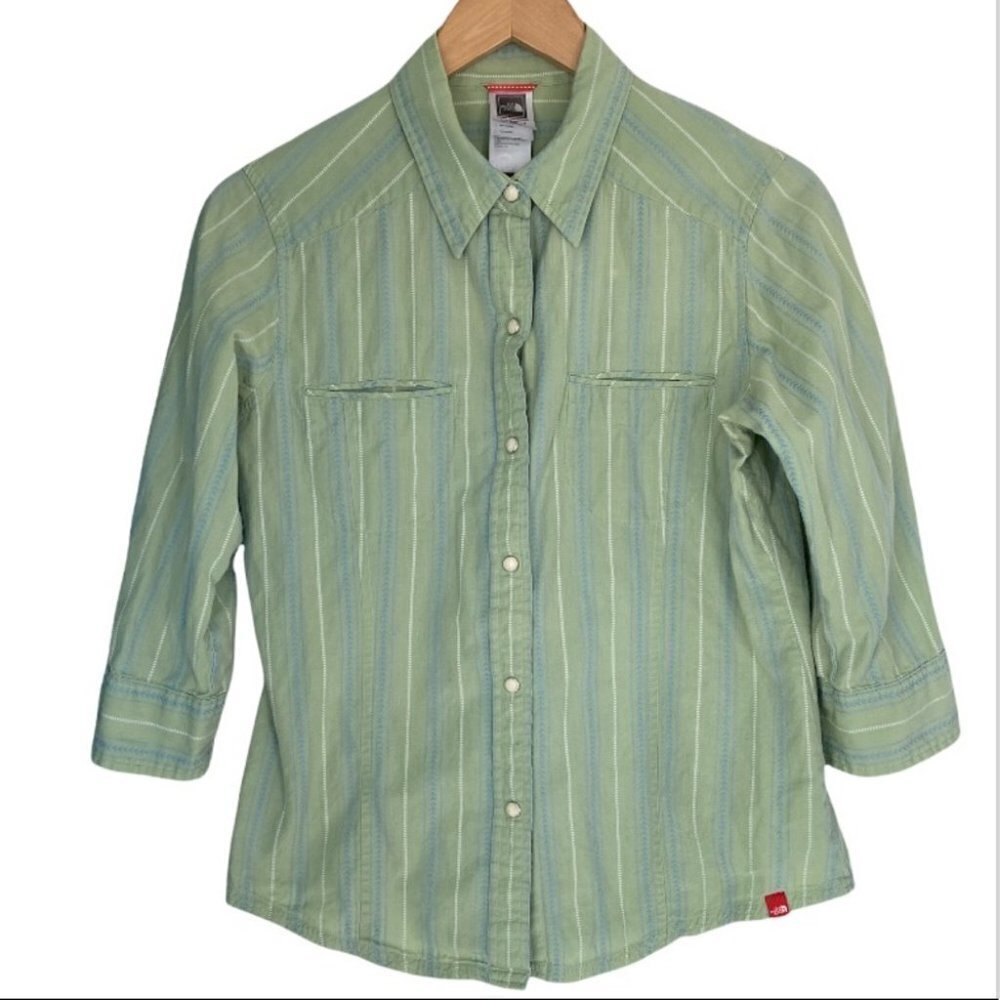 THE North Face Women’s Button Up Top Green with Stripe